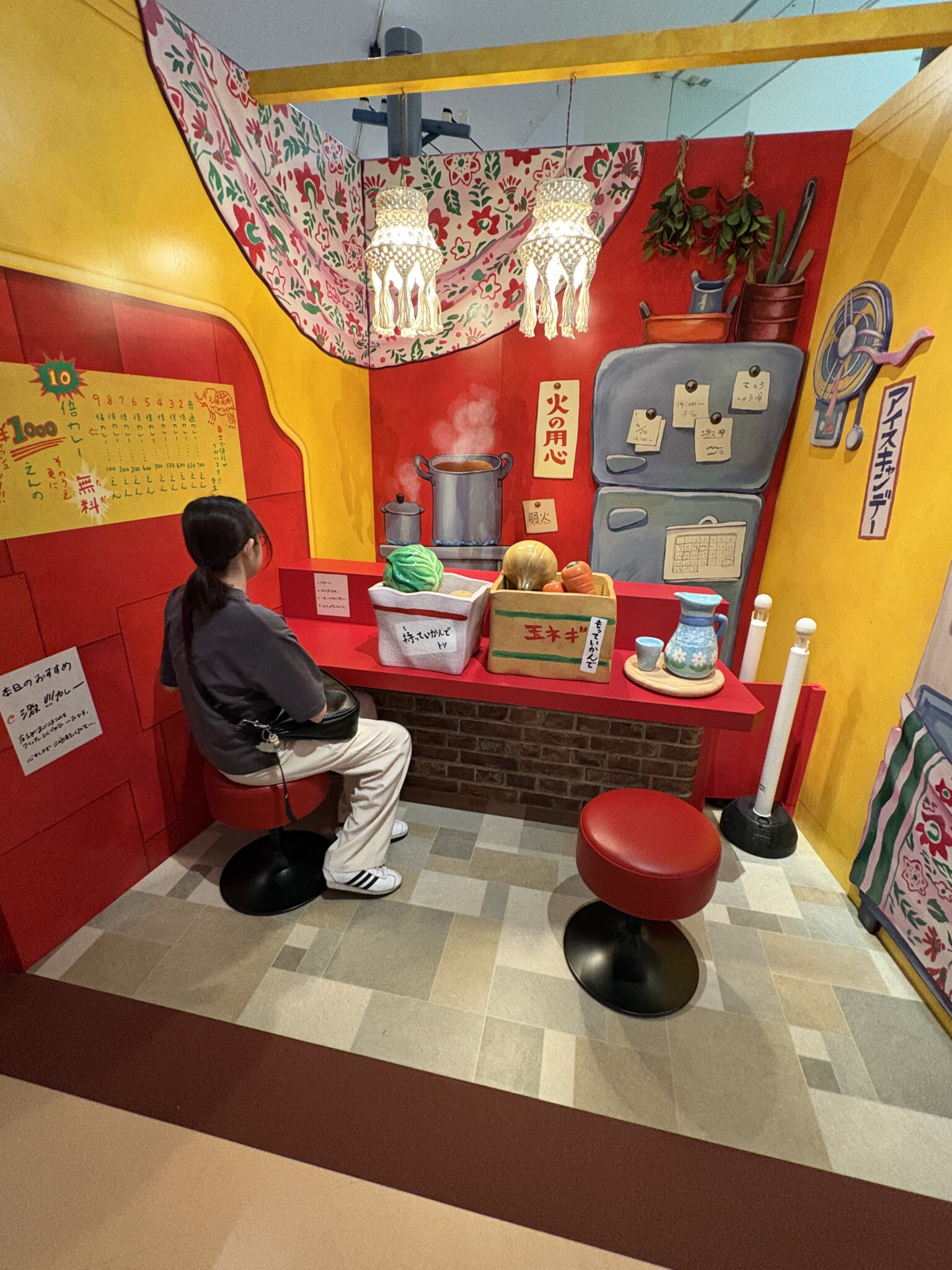 ギブリーズを思わせるカレー屋の展示