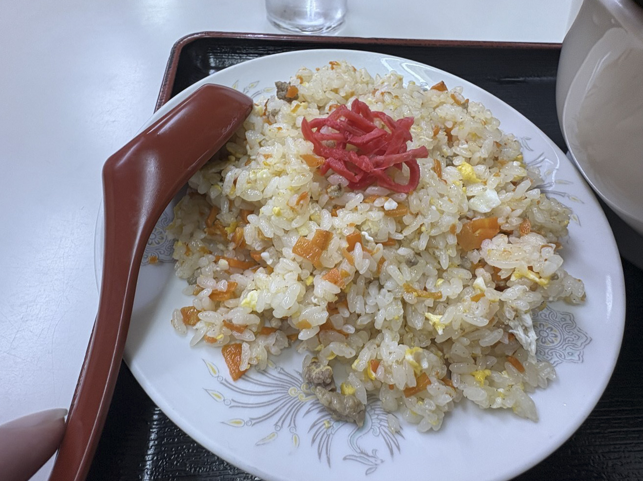 紅しょうががのった銀座一福の焼き飯（小）